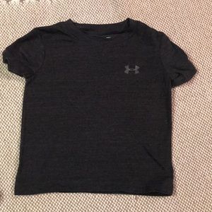 Under Armor 12M grey t-shirt